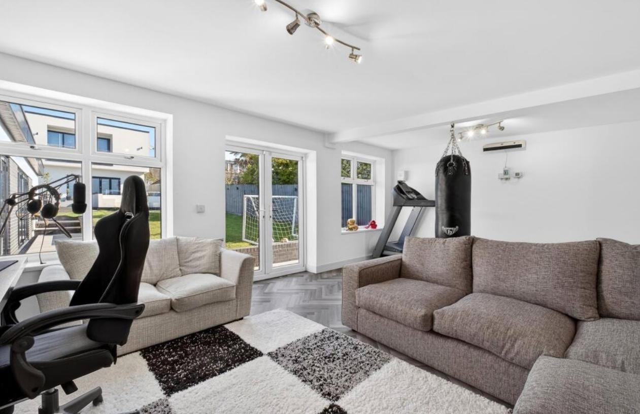 Porthkerry Road, Rhoose, Vale of Glamorgan, CF62 3HD